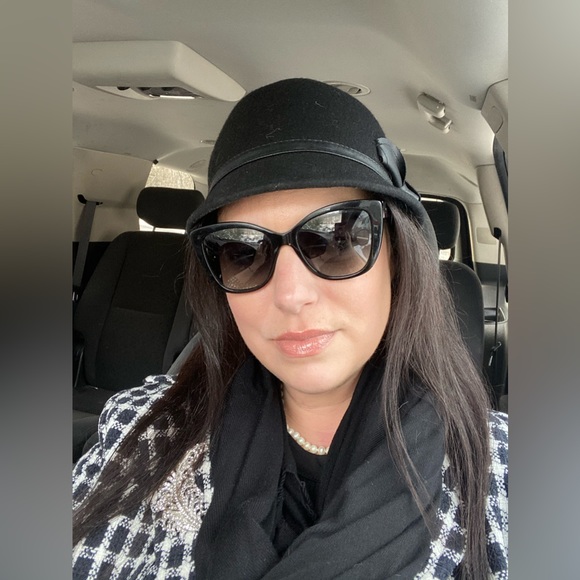 Meet your Posher, Sarah - Picture 2 of 2